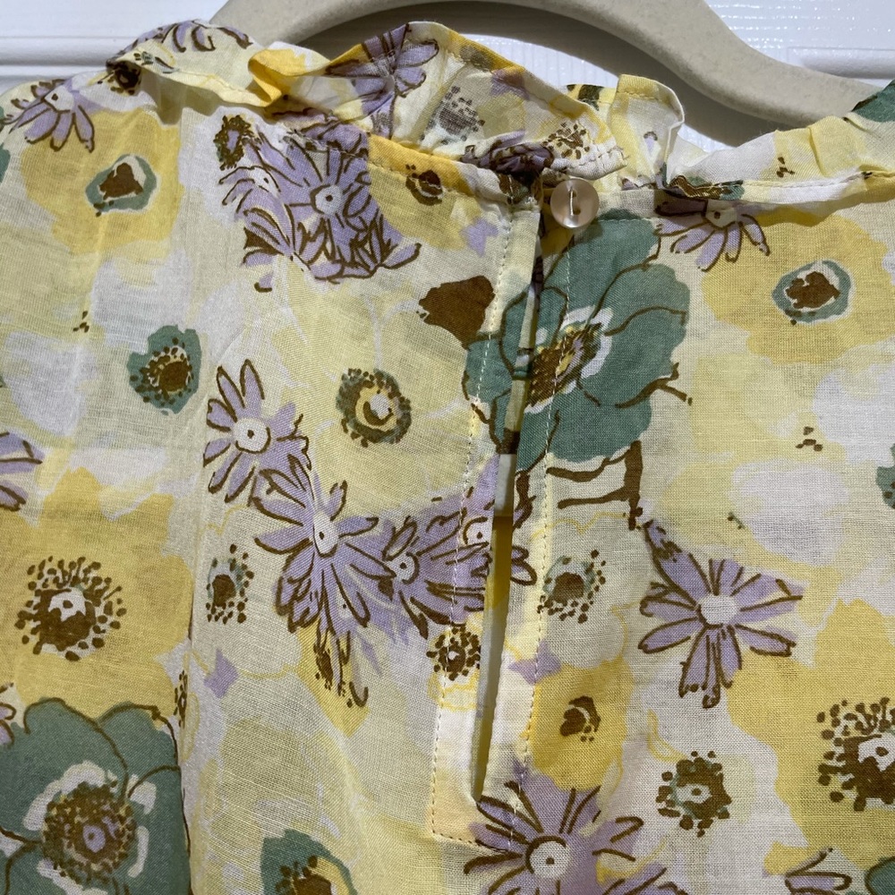 Ann Taylor sleeveless blouse - Picture 4 of 4